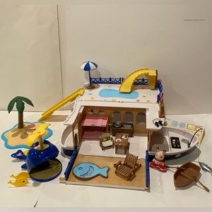 Calico Critters Seaside Boat Cruiser Houseboat and Splash and Play Whale
